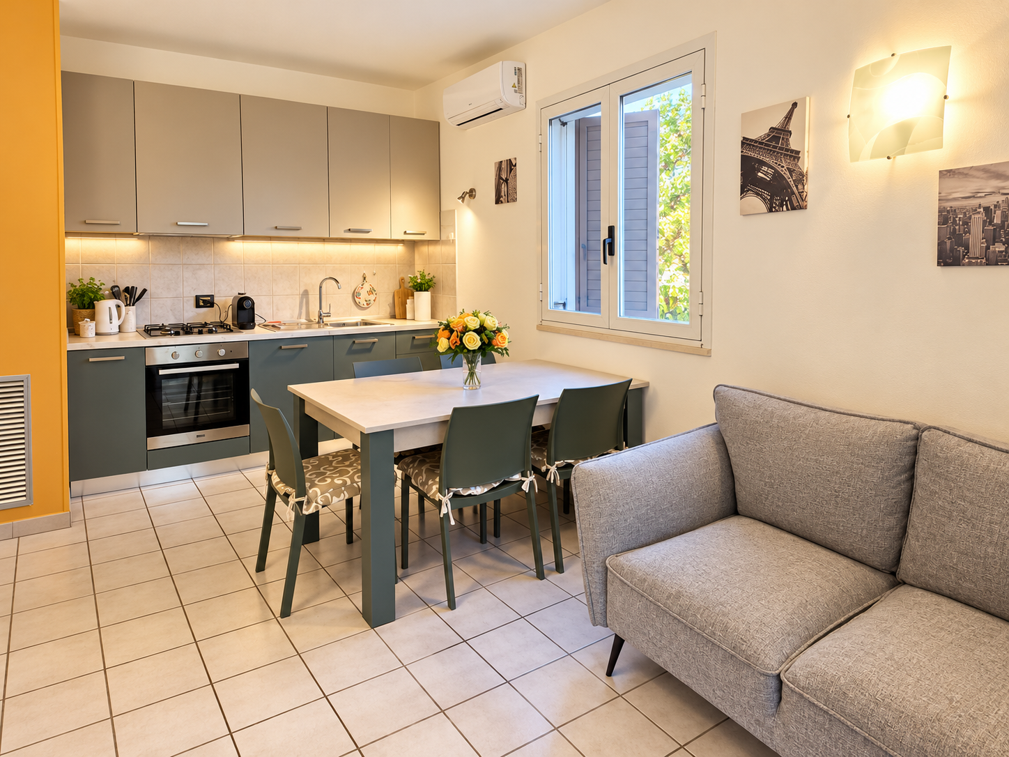 Kitchen and dining area of Casa Vacanze Sicily